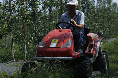 сесть на сенокосилку